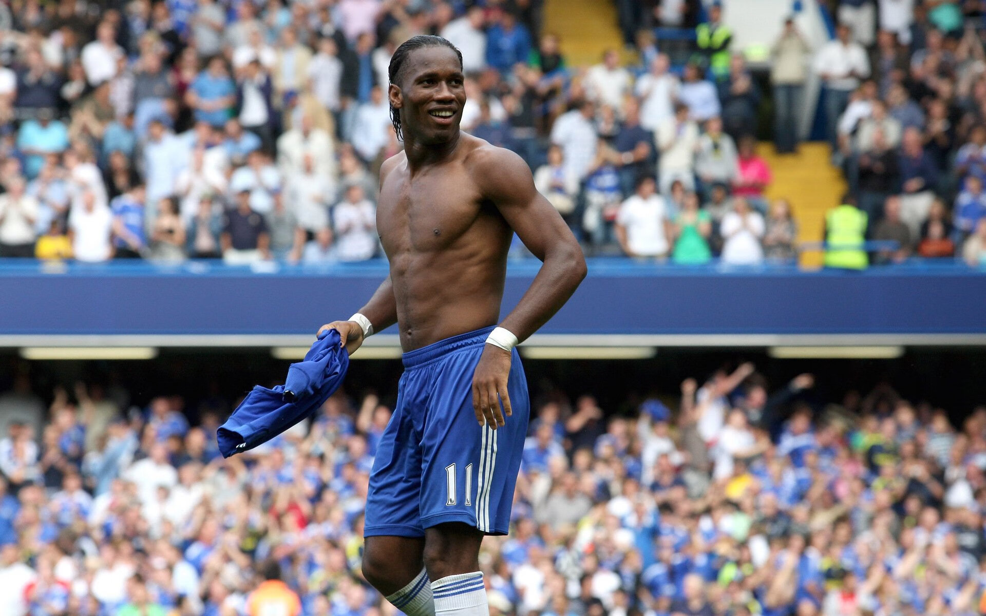 _蓝色海域滑翔：在海浪中自由飞翔_，蓝色的海域