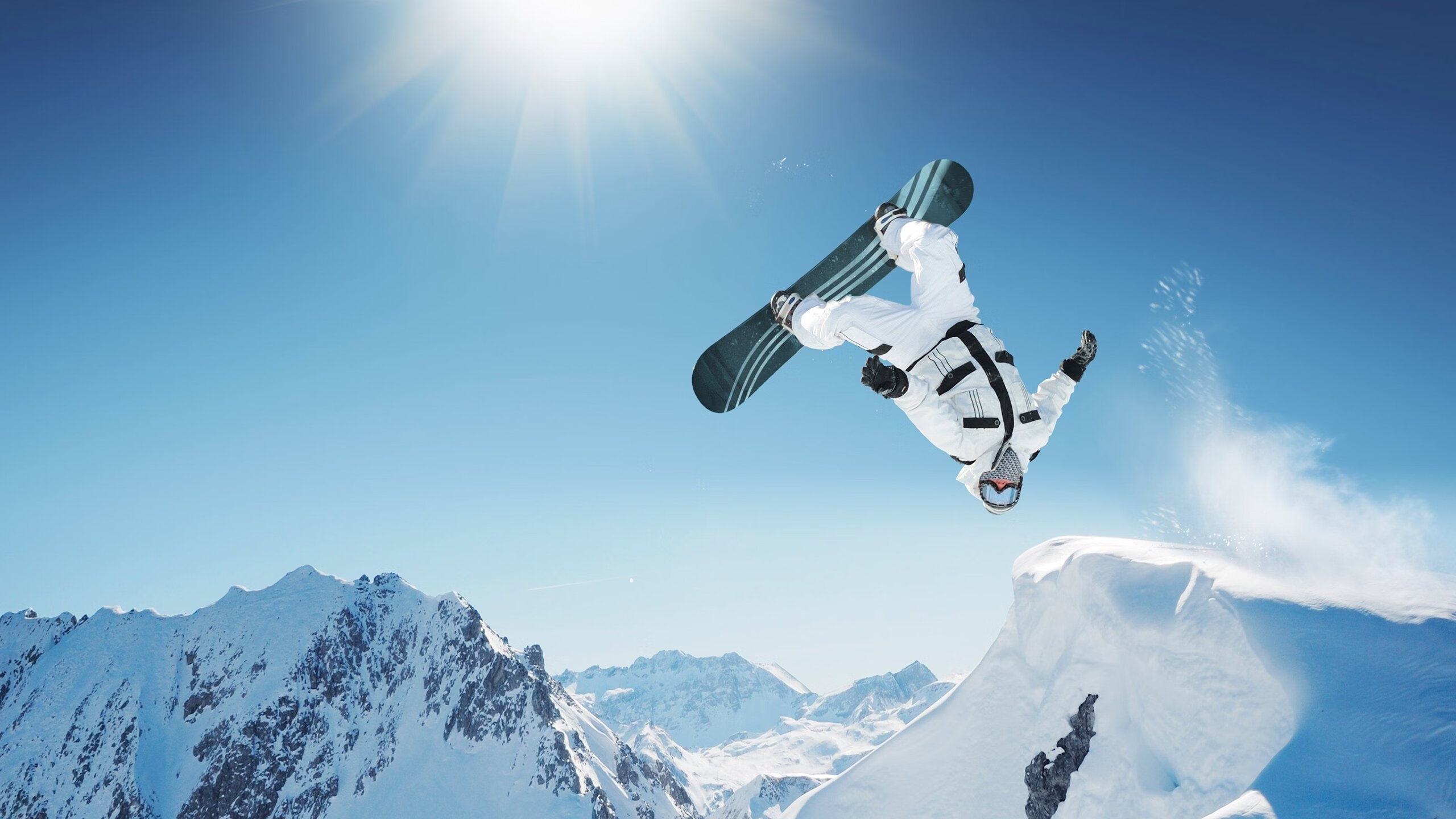 防守协作紧密,限制对手得分,比赛时,防守方球员可以在限制区滞留3秒以上